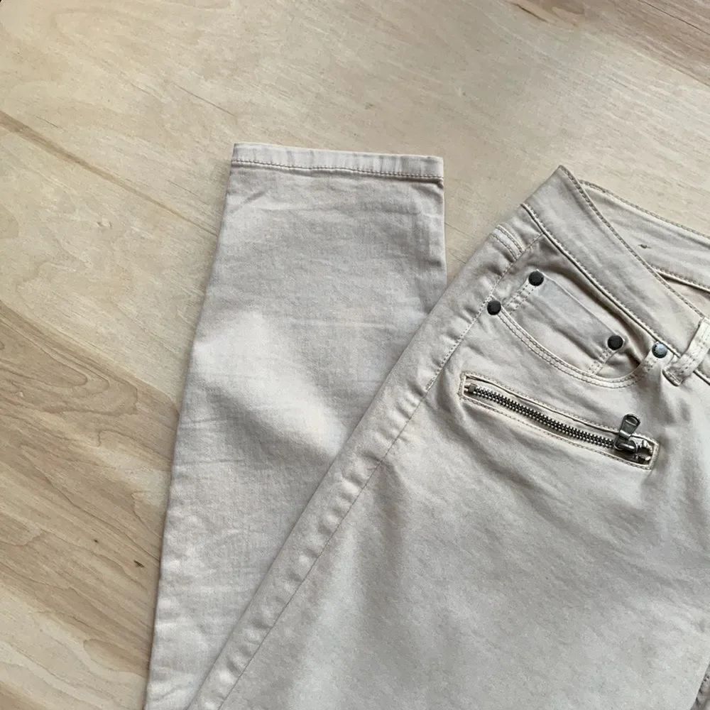 Max Tan Jeans  - Picture 3 of 8
